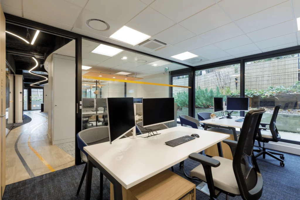 Intérieur du Cabinet Assurances Dauphin à Saint-Cloud, un espace accueillant dédié aux solutions d'assurances MMA.